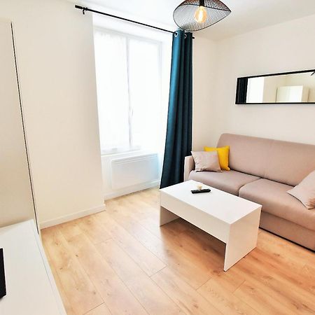 Appartement Au Coeur De La Ville De Taverny Exteriör bild